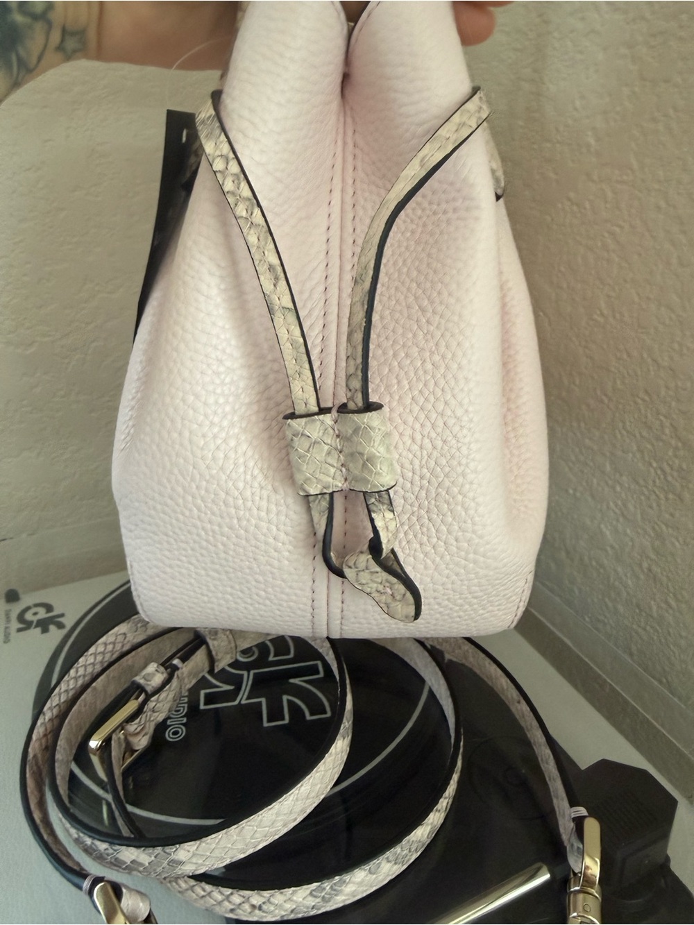 Dumpling Pebble and Snake Embossed Small Satchel Bag - Picture 4 of 7